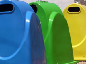 recogida selectiva con contenedores y camiones grúa